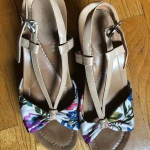 Cute, floral sandal
